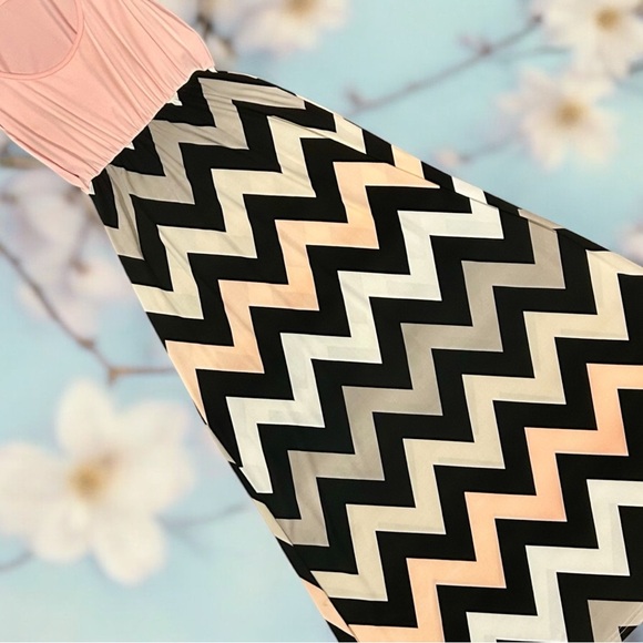 Maxi Dress with Pink Top & Chevron Pattern Bottom, EUC, Size-Med., Relaxed Fit - Picture 3 of 16